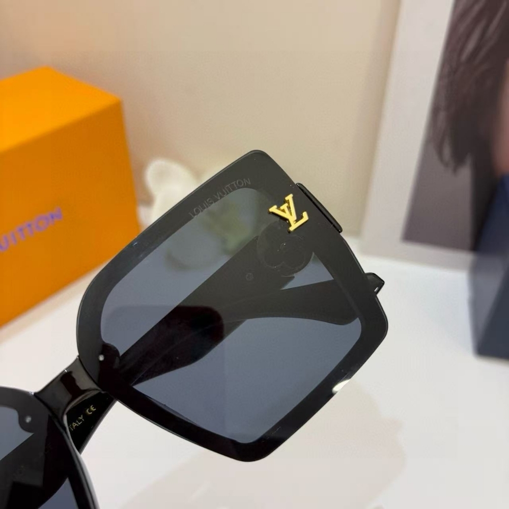 Louis Vuitton Square Black Sunglasses - Picture 8 of 8